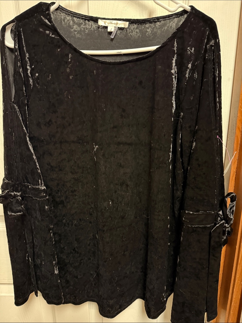 ANDREE BY UNIT Black Crushed Velvet Scoop Neck Top